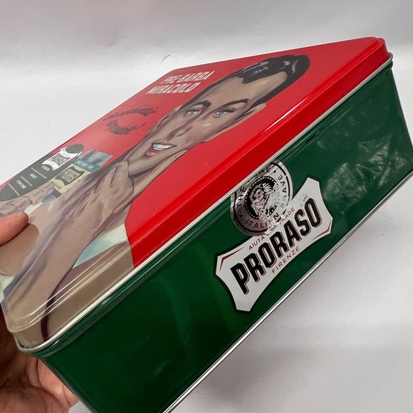 The Complete Kit for the Perfect Shave in a decorative Tin. - Picture 4 of 8